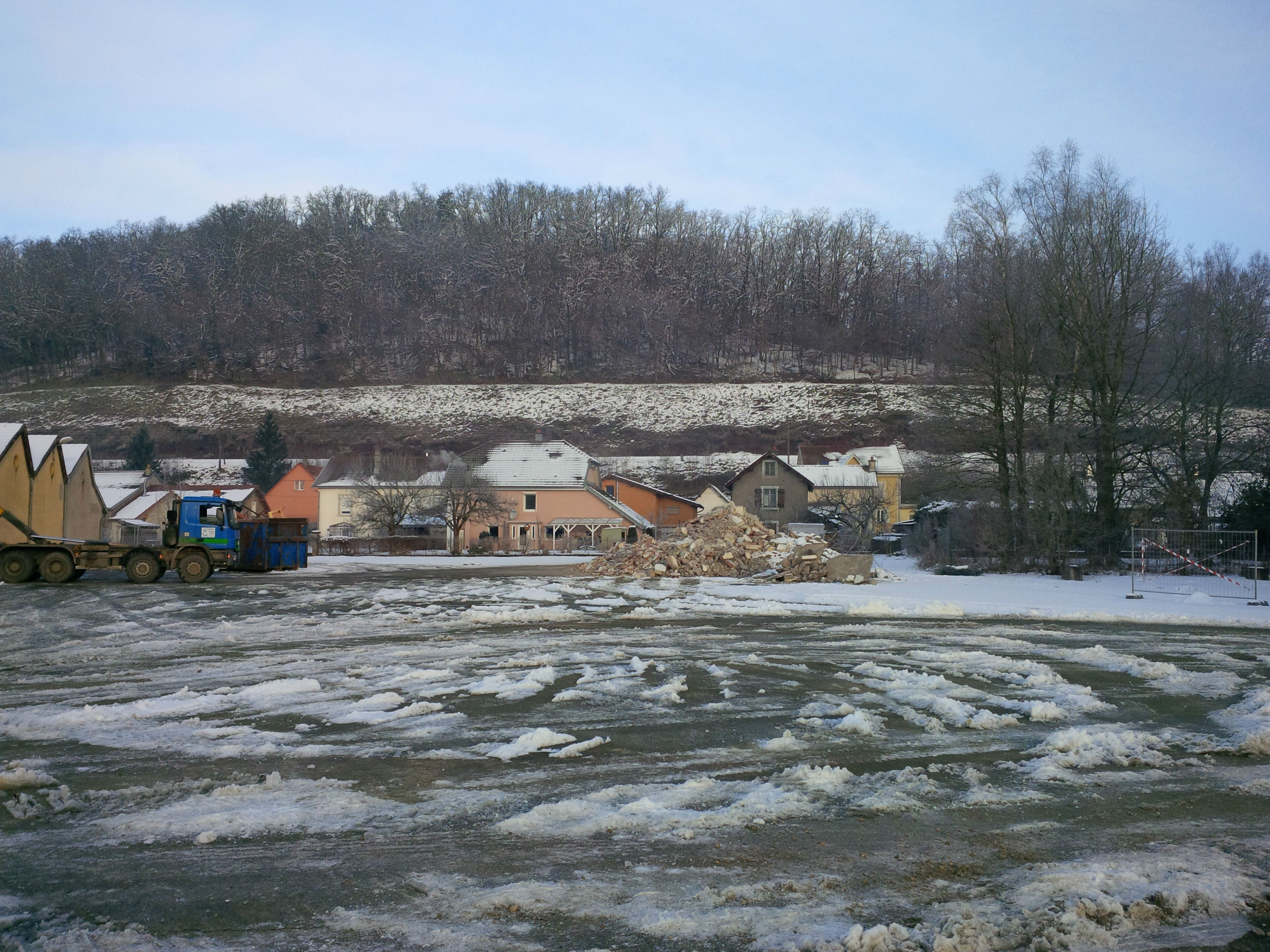 Dmolition Filature Ronchamp - Vue du parking