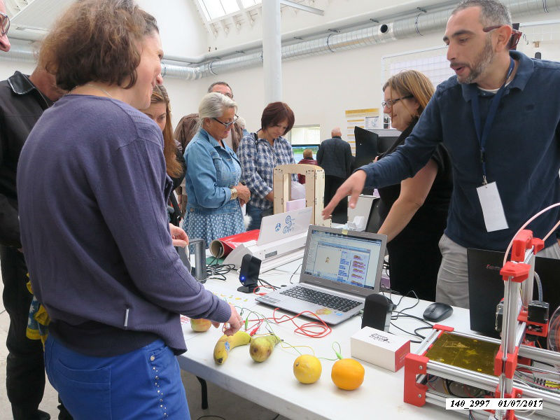 Inauguration de la Filature - Atelier numrique faire de la musique avec des fruits (2)